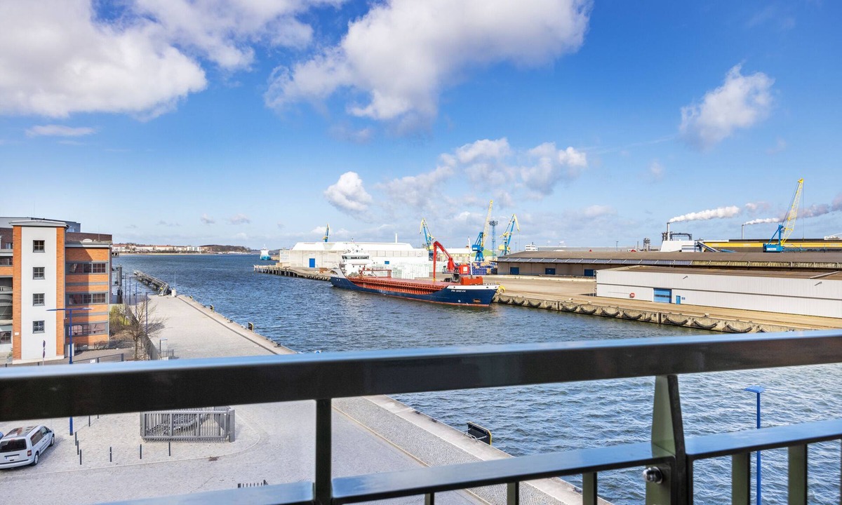 Wismar Apartment | Tolles Hafenapartment mit Balkon und Wunderschönem Ausblick auf das Hafenleben