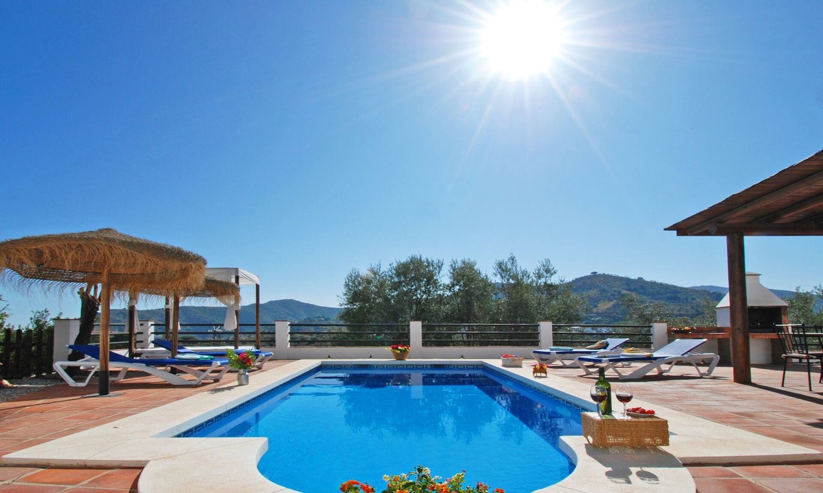 Comares Villa | Torcal 1 - Magnificent Villa for 8 People, Heated Pool, A/C, WIFI, Pet friendly!