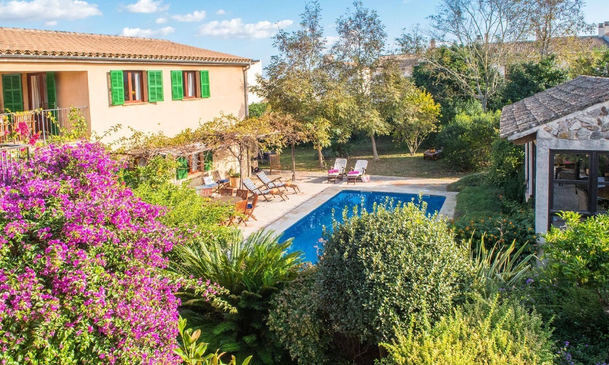 Petra House | Townhouse for 12, with swimming pool in Mallorca