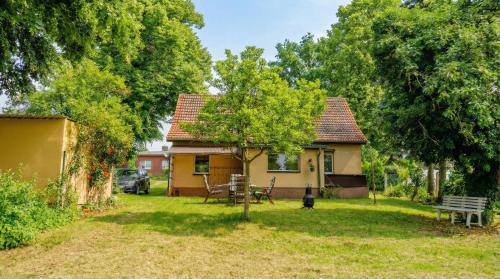 Lubstorf Apartment | Träumen unter Bäumen - Omas lütte Obstbutze am See