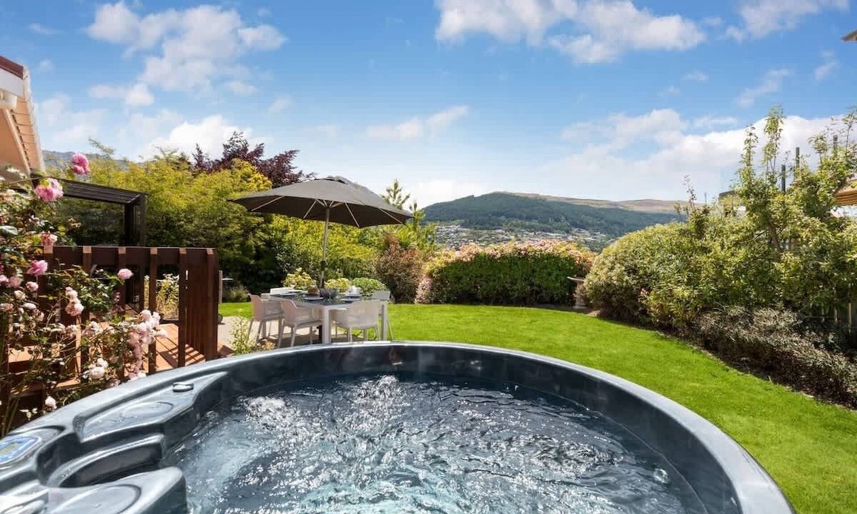 Kelvin Heights House | Tranquil Heights | Private Hot Tub