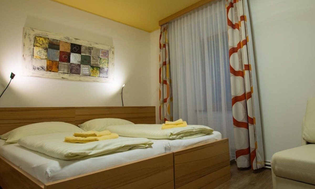 Sankt Egidi Bed & Breakfast | Triple room with shower, W - Gasthof Egidiwirt