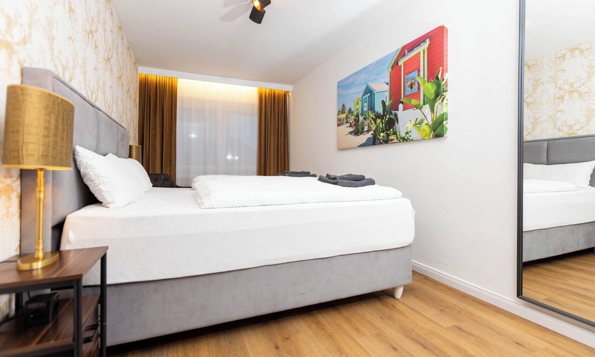 Ruettenscheid Apartment | Ultra-Modern & Central: Luxury Apartment in Essen-Rüttenscheid. Trade show coming up!