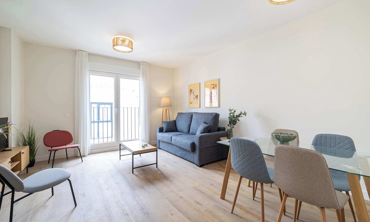 Perchel Sur Apartment | Urban Escape in Central Malaga by Stay Homy