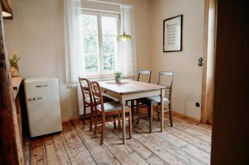 Sebnitz Apartment | Urlaubsfreude Biedermann Haus Blumenglück - Gänseblümchen