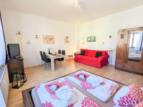 Sebnitz Apartment | Urlaubsmagie - Ferienwohnung Uferhang - Sauna & Saisonaler Pool - UO1