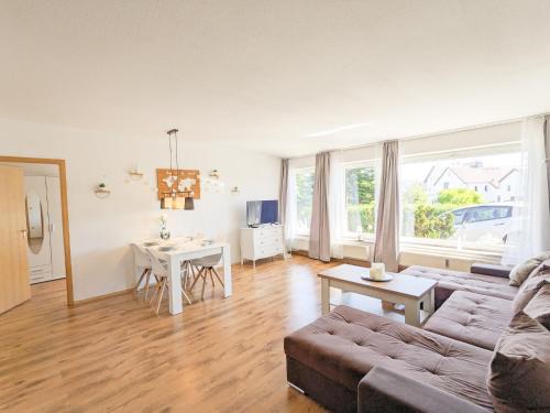 Lichtenhain Apartment | Urlaubsmagie - Ferienwohnung Wildblume - Terrasse, Grill & Saisonaler Pool - W4