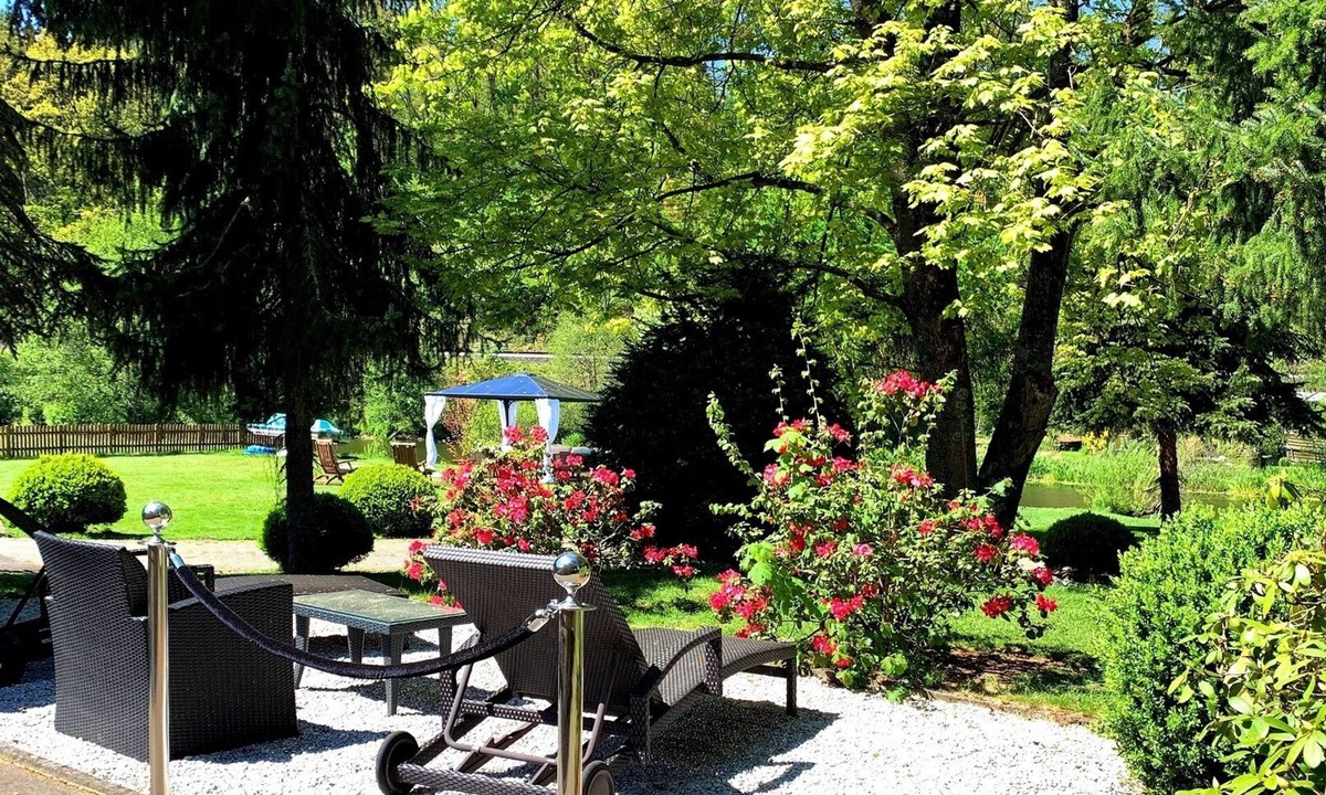 Neustadt an der Waldnaab Apartment | Vacation apartment on the upper floor with large garden and access to the Waldnaab