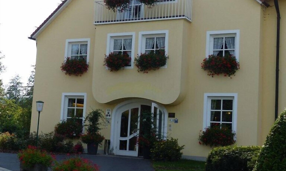 Neualbenreuth Apartment | Vacation apartment located directly on the golf course