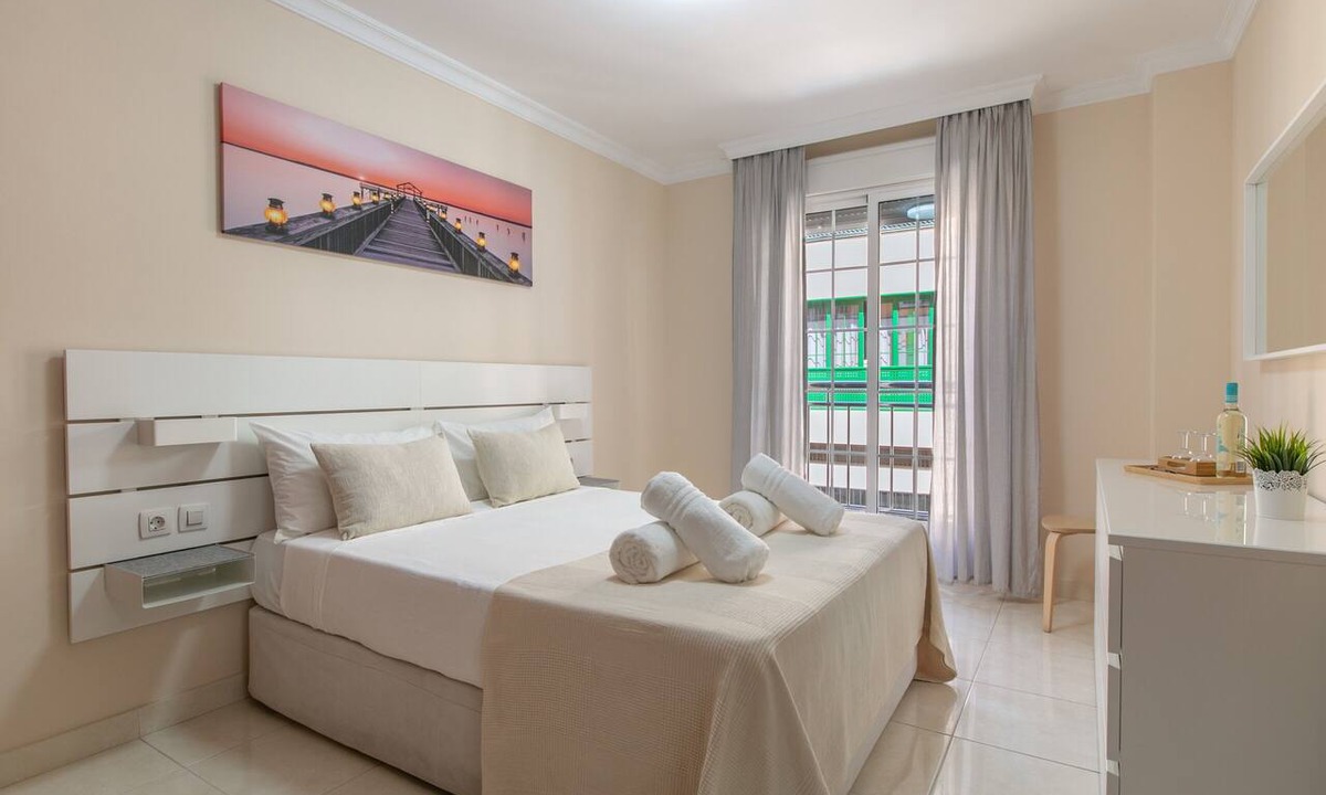 Playa San Juan Apartment | Vacation Apartment 'Isla Bonita San Juan Beach' with Shared Terrace and Wi-Fi