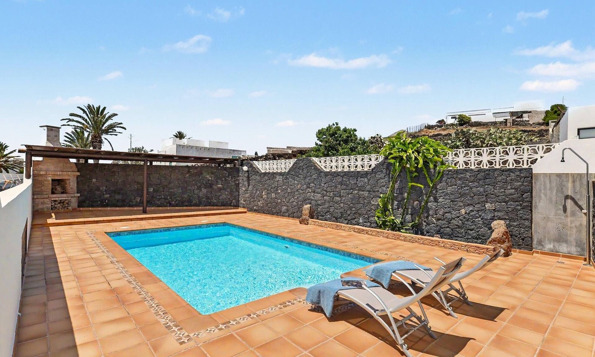 Tao Apartment | Vacation Apartment 'Guada' with Private Terrace, Wi-Fi and Air Conditioning