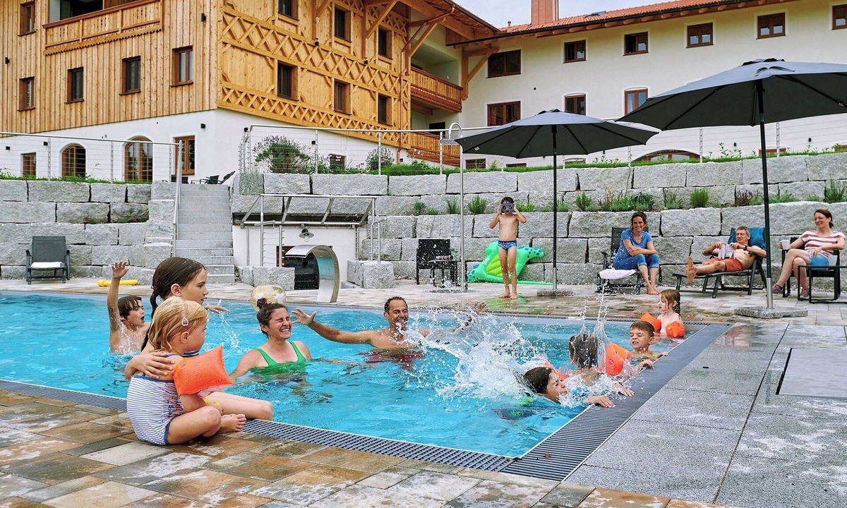 Chieming Apartment | Vacation apartment Hochplatte, 1-4pers., 2sep. SZ, 1ST FLOOR + 2ND FLOOR