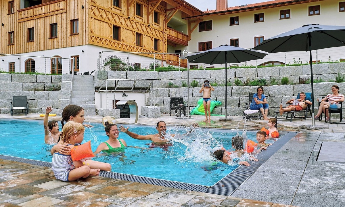Chieming Apartment | Vacation apartment Kampenwand, 1-4pers., 2 sep. SZ, 1ST FLOOR + 2ND FLOOR