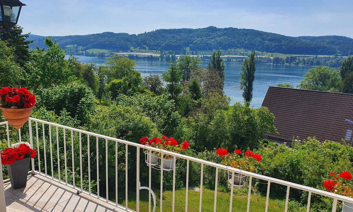 Ohningen House | Vacation home Bellevue, within walking distance of public access to Lake Constance, panoramic lake view