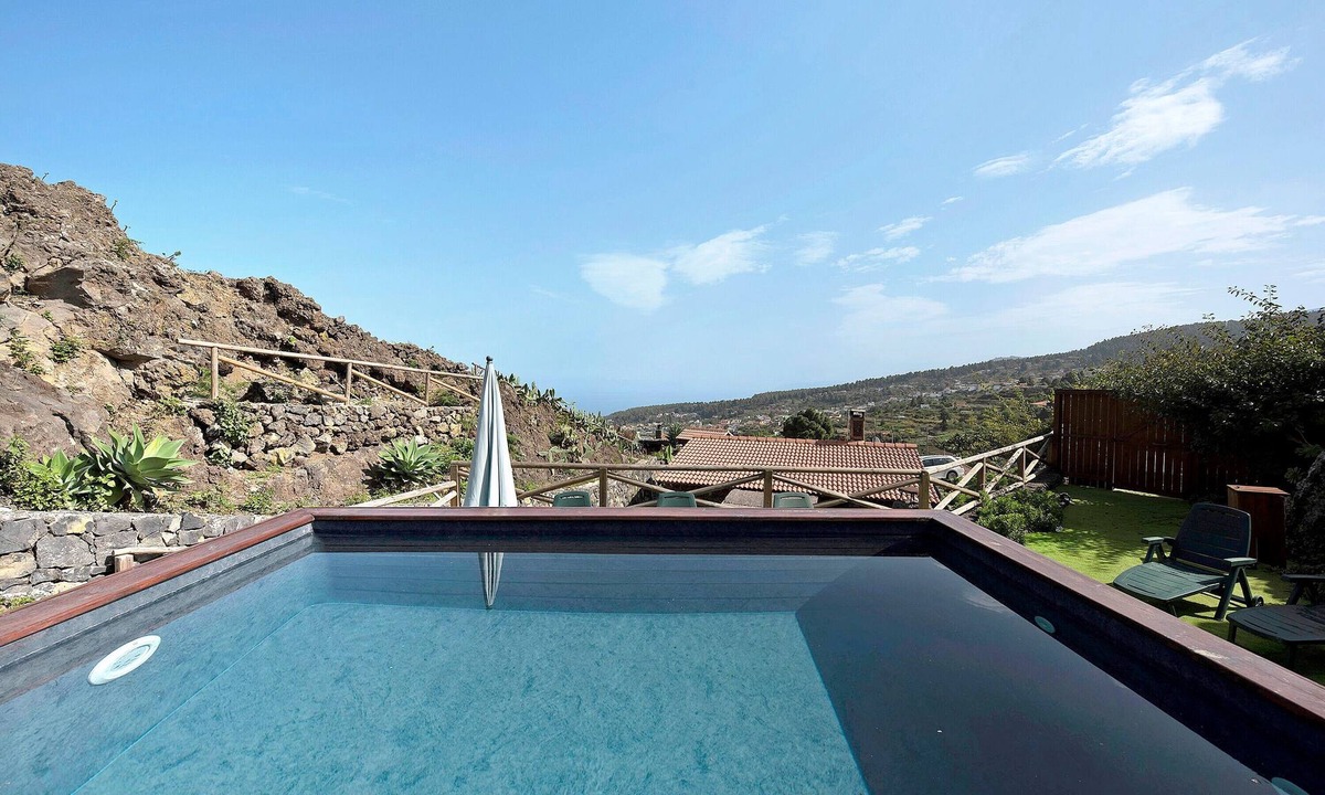 Icod de los Vinos House | Vacation Home "Casas Rurales Los Guinderos" with Mountain View