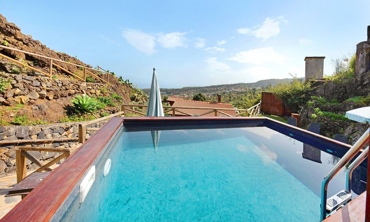 Icod de los Vinos House | Vacation Home "Casa Rural Romance" with Sea View, Jacuzzi & Wi-Fi