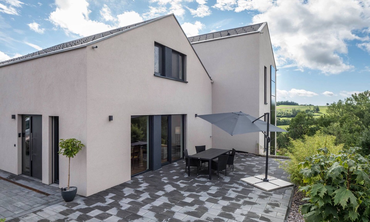 Weilheim House | Vacation Home "Gold Haus" with Private Terrace & Wi-Fi