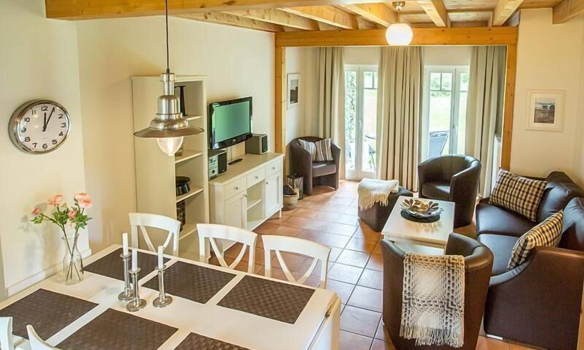 Nienhagen House | Vacation home Rügen 8b in Ostseeferienpark Seepferdchen with terrace and garden