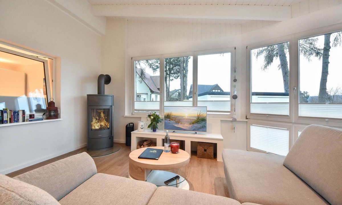 Ahlbeck House | Vacation home Wiesenblick - with large garden and two residential units