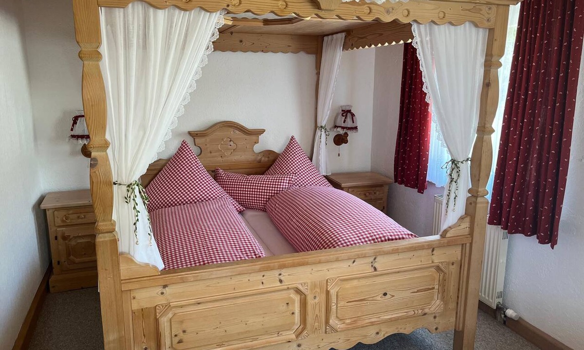 Untergriesbach Apartment | Vacation rental with a large garden—perfect for relaxing
