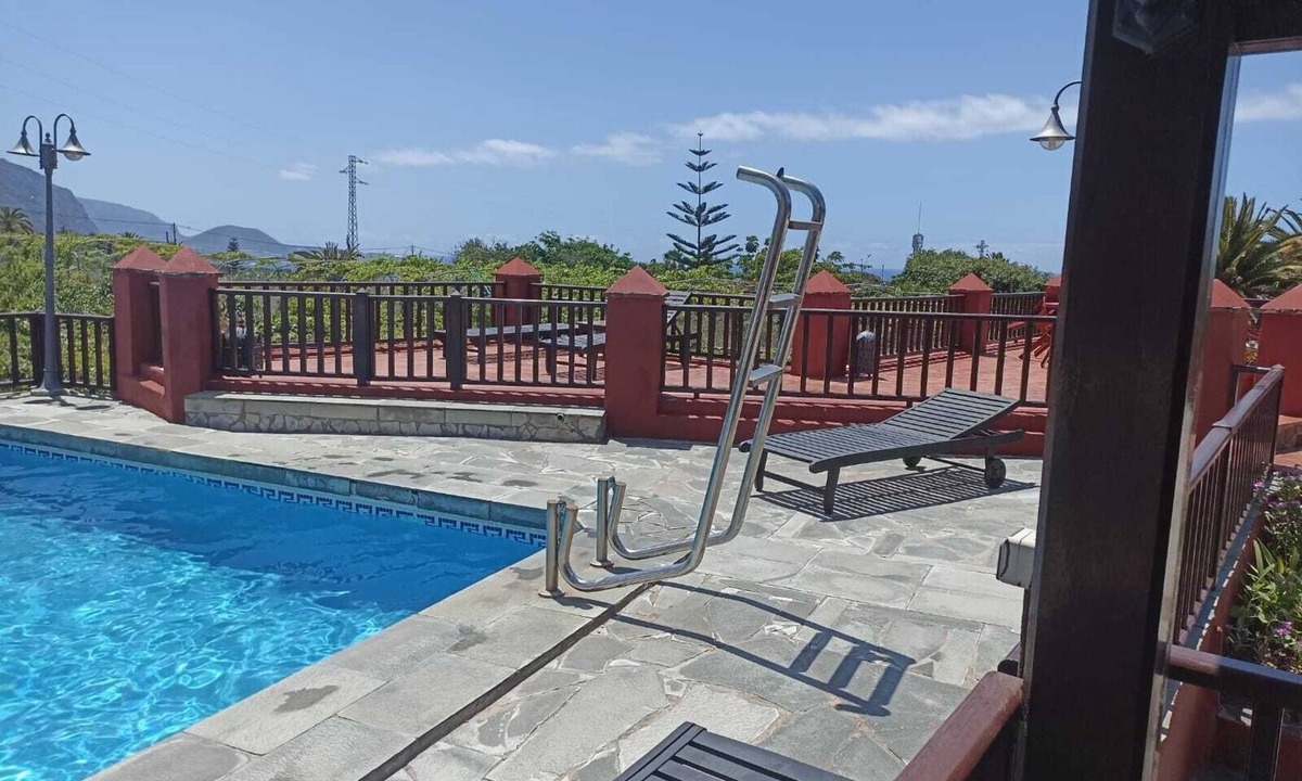 El Guincho Villa | Vacation Villa 'The Palm' with Private Pool, Private Terrace and Wi-Fi