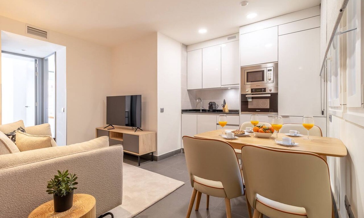 Barrio de La Latina Apartment | Vibrant 2BR Apartment in La Latina