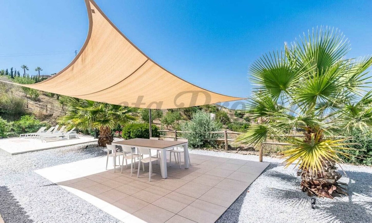 Competa Villa | Villa "Casa Arco Iris" with Sea View, Private Pool & Wi-Fi