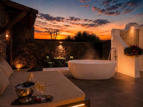 Conil Villa | Villa Chloe Lanzarote - Romantic Sunset Retreat with Outdoor Bathtub