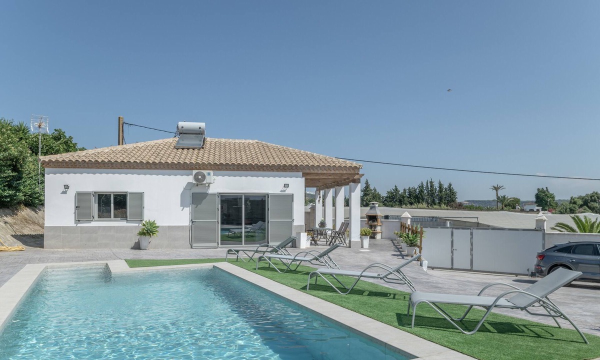 Brena y Marismas de Barbate Natural Park House | Villa 'El Olivar 1' with Mountain Views, Wi-Fi and Air Conditioning