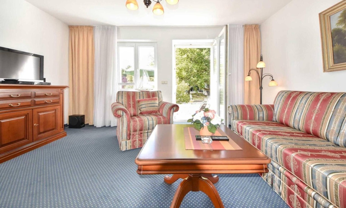 Seebad Heringsdorf Apartment | Villa Hohe Düne 01 - Beachfront Vacation Rental with a Terrace