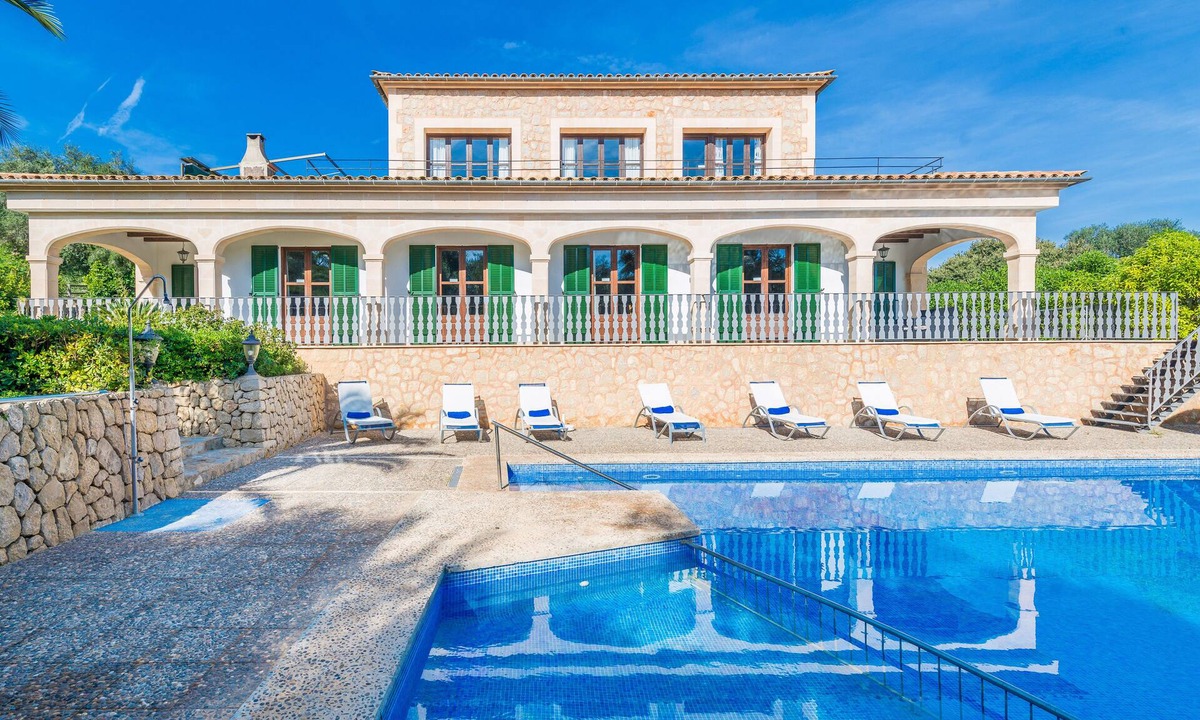 Petra House | Villa rural SA PLETA for 12 people just 15 minutes from the beach.