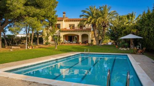 Vilanova I la Geltru Villa | Villa Sitges Colibri at 10 min Walk Beaches - Center City Amaizing Garden Pool XXL Private Tenis Piste