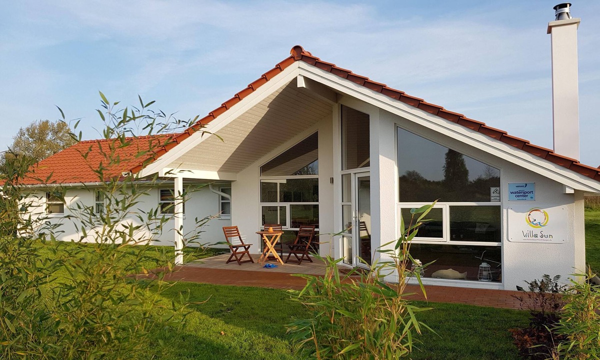 Trent House | Villa Sun, 200 meters from the Bodden on Rügen. Serves 8, with a sauna!