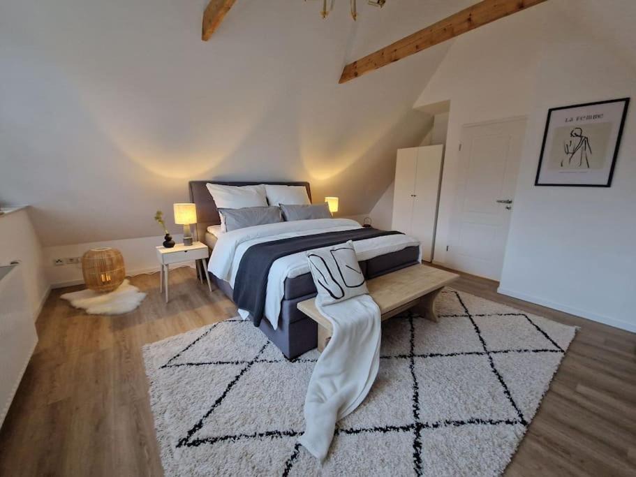 Edinghausen Apartment | Voll ausgestattetes 2 Zimmer Apartment Sanssouci