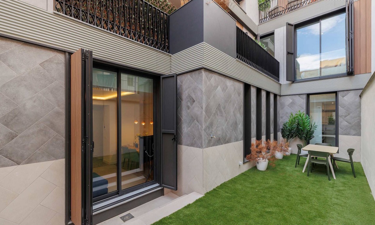 Malasana Apartment | w Comfy 2BR w Great Terrace in Chueca