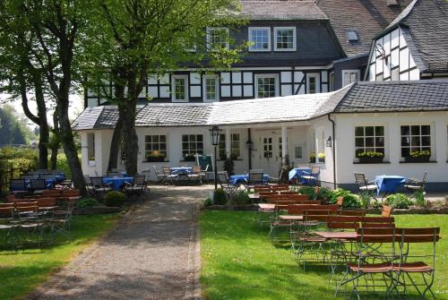 Nuttlar Hotel | Waldhaus Föckinghausen Hotel Ferienwohnung Ferienhaus