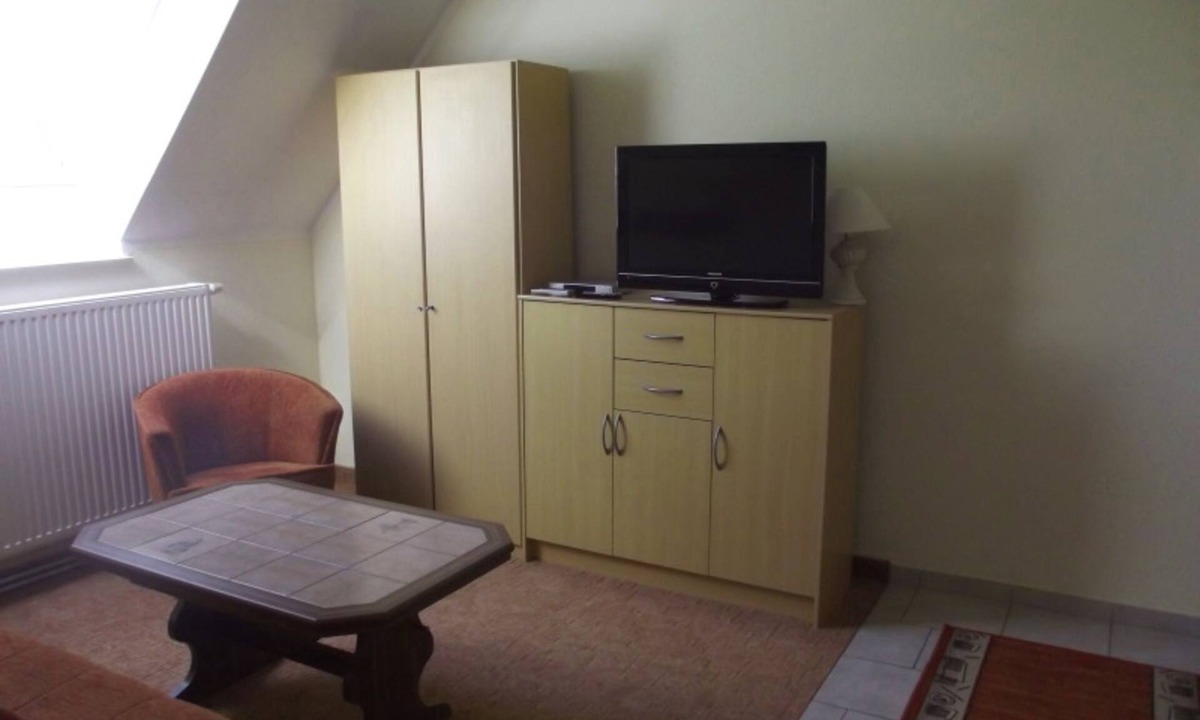 Kachlin House | Weißstorch - Familiäre Pension & Ferienwohnungen Lindenhof