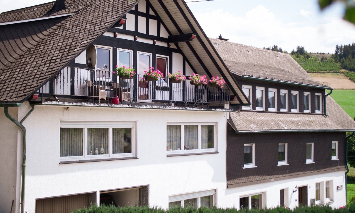 Lennestadt Bed & Breakfast | Wiebelhaus-Mester Farm Guesthouse – Double Room with Shower and WC