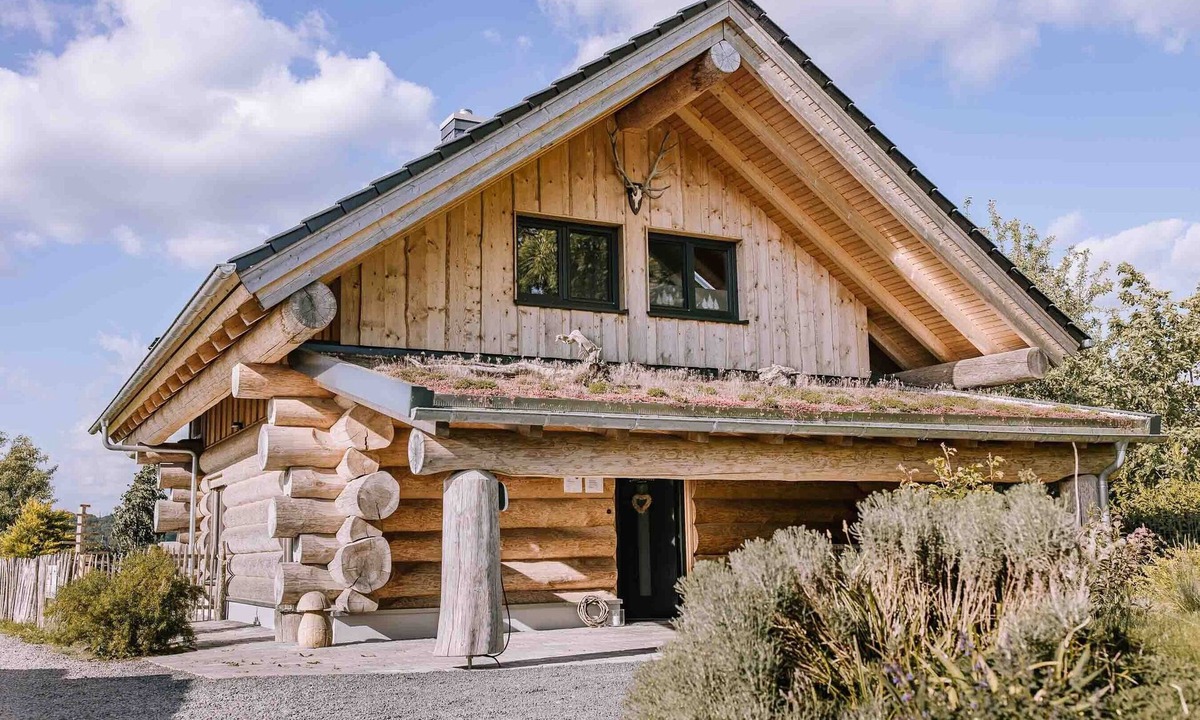 Hagen House | Wiesenchalet Holiday Home – Sauerland with Mountain Views, Private Terrace & Wi-Fi