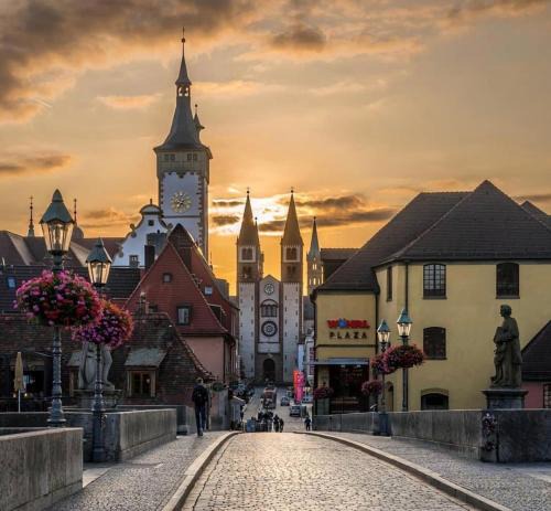 Wuerzburg Apartment | Wohnung Alte Mainbrücke - GRATIS KAFFEE - NETFLIX - BALKON