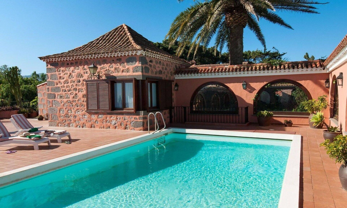 Las Brisas House | Wonderful private villa for 10 people with private pool and TV