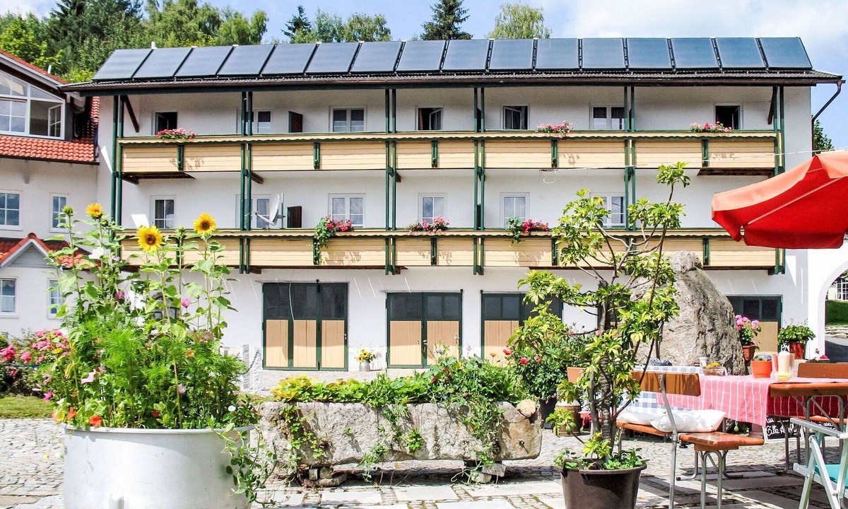 Kollnburg House | Wonderful private villa for 17 guests with pool, WIFI, TV, terrace and pets allowed