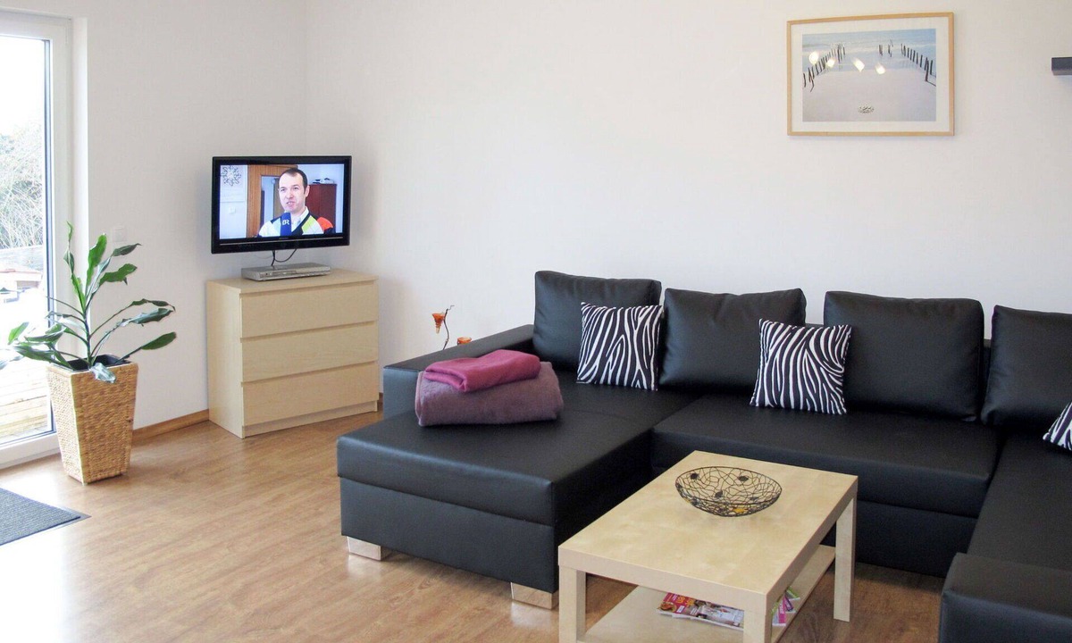 Godern House | Wonderful private villa for 8 guests with WIFI, TV, terrace and pets allowed
