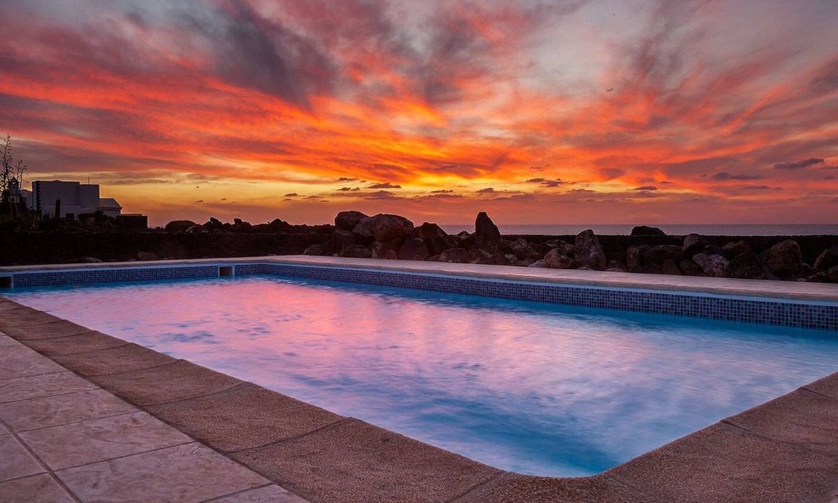 Montana Roja House | Wunderschöne, umweltfreundliche Villa am Meer by Interhome