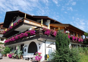 02, 2-room app. 40sqm, terrace, cooking facilities, handicapped accessible, sep. Entrance