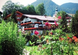 02, 2-room app. 40sqm, terrace, cooking facilities, handicapped accessible, sep. Entrance