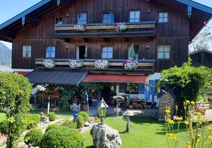 1) Drei-Raum-Ferienwohnung 52qm, bis zu 5 Personen, Dusche/WC, 2 Extra-Schlafzimmer, Küche, Balkon