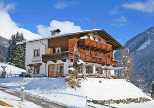 241 m² Apartment ∙ 6 bedrooms ∙ 23 guests