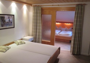 (3) Zwei-Raum-Ferienwohnung 55qm, Dusche/WC, 2 Extra-Schlafzimmer, Küche, Terrasse/Balkon