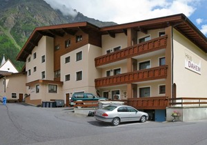 322 m² Apartment ∙ 10 bedrooms ∙ 25 guests